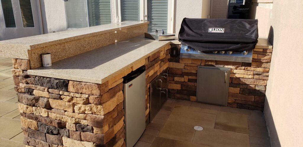 outdoor-kitchen-backyard-hardsape-landscape-design-masonry-27